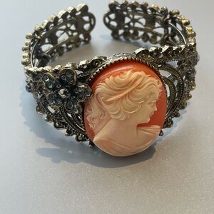 Elegant Cameo Bracelet with Intricate Design